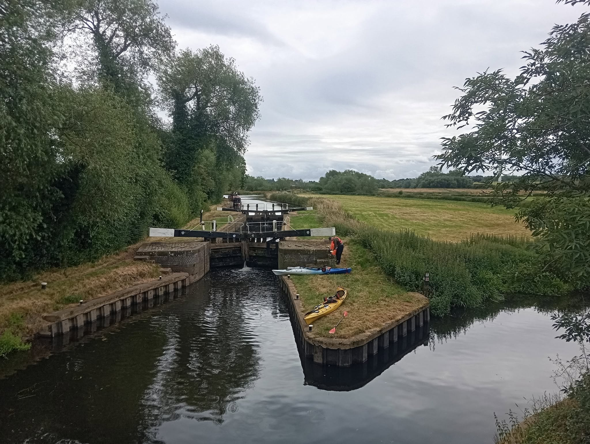 Paddlers at Cossington Lock